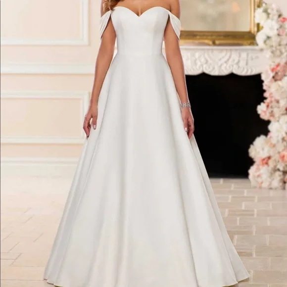 🌟💜🌟STELLA YORK Ivory Wedding Dress with Detachable Sleeves Altered to Sz 2 - Picture 1 of 14